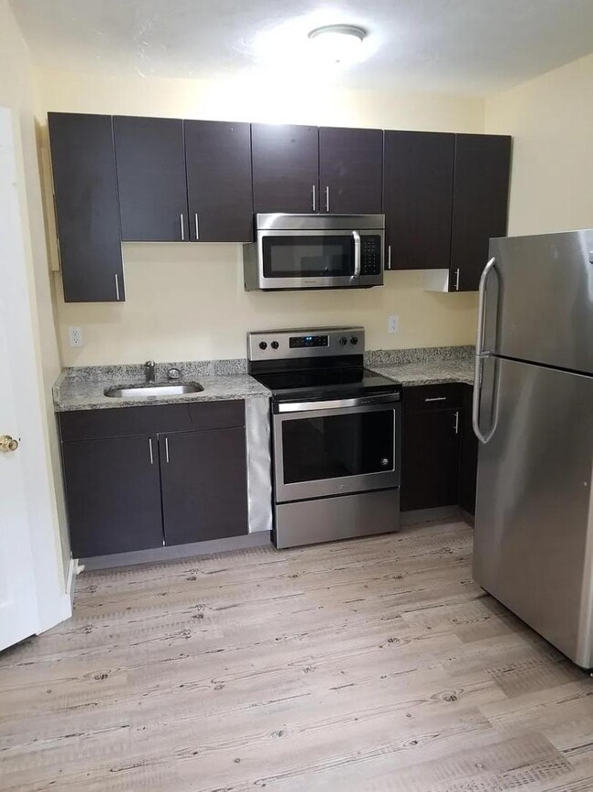 41 Leavitt St in Brockton, MA - Building Photo - Building Photo