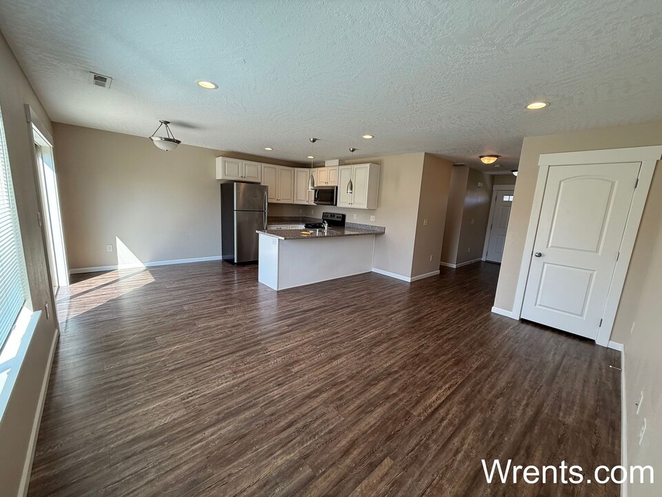 10427-10429 E Maxwell Ave in Spokane Valley, WA - Building Photo