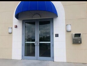 8111 Lakewood Main St, Unit 201 in Lakewood Ranch, FL - Building Photo - Building Photo