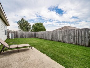 1618 Duet Dr in Dallas, TX - Foto de edificio - Building Photo