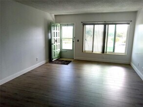 2359 Finlandia Ln in Clearwater, FL - Building Photo - Building Photo