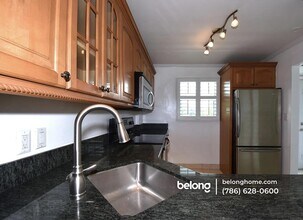 121 Royal Pk Dr, Unit 3A in Oakland Park, FL - Building Photo - Building Photo