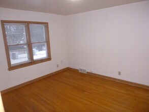 9404 W North Ave, Unit 3 in Milwaukee, WI - Building Photo - Building Photo