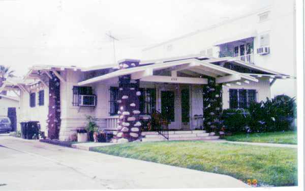 4748 Elmwood Ave in Los Angeles, CA - Foto de edificio - Building Photo