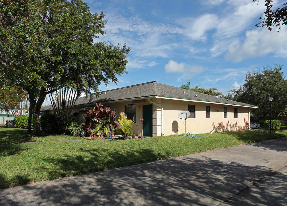 Woodfield Apartments in Hobe Sound, FL - Building Photo