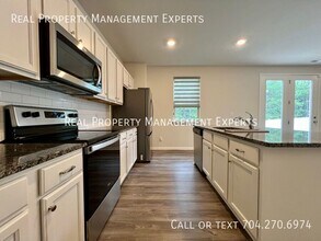 3031 Blf Hl Ln in Charlotte, NC - Foto de edificio - Building Photo