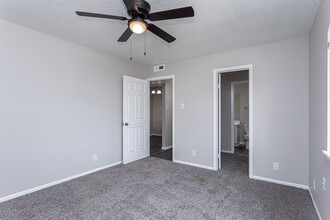 Indiandale Apartments in Hot Springs, AR - Building Photo - Interior Photo