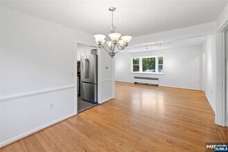 947 E Glen Ave in Ridgewood, NJ - Building Photo - Building Photo