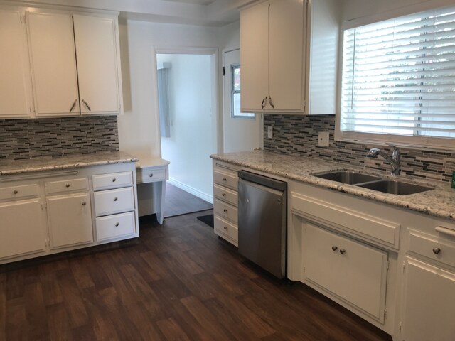 7515 McConnell Ave in Los Angeles, CA - Building Photo