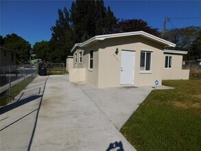 10121 W Jessamine St in Miami, FL - Building Photo - Building Photo