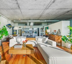 7930 West Dr, Unit 1402 in Miami Beach, FL - Foto de edificio - Building Photo