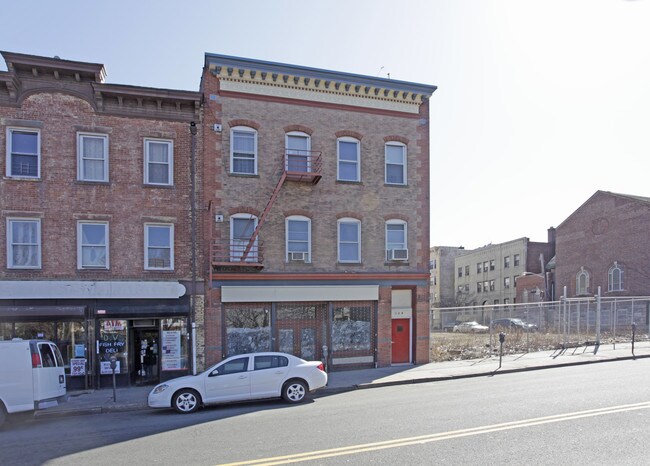 126 W 1st St in Mount Vernon, NY - Building Photo - Building Photo