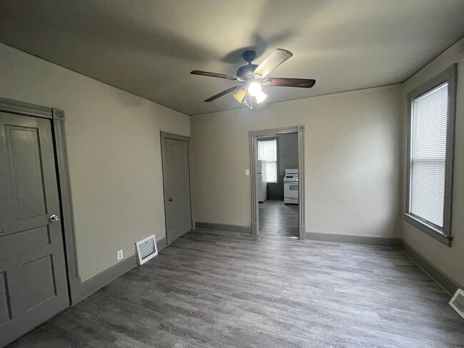 property at 2512 W Orchard St