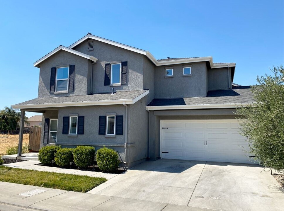 1329 Hermosa Dr in Merced, CA - Building Photo