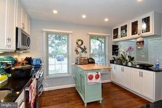 5433 Grove Ridge Way in North Bethesda, MD - Building Photo - Building Photo