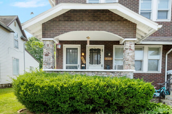 property at 3306 E Mishawaka Ave