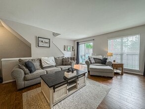 347 Bridle Crest Square NE in Leesburg, VA - Building Photo - Building Photo