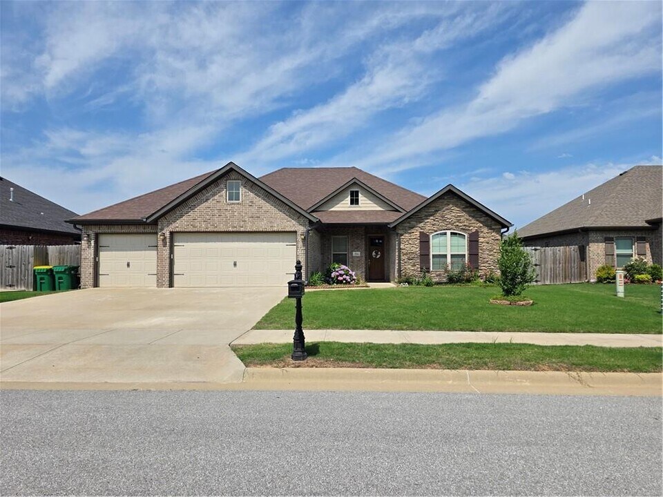 751 Bob Glen Cir in Centerton, AR - Building Photo