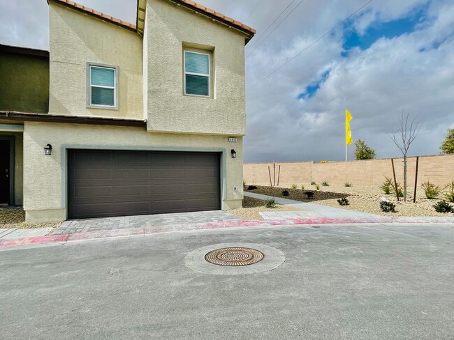 9915 Daffodil Hls St in Las Vegas, NV - Building Photo - Building Photo