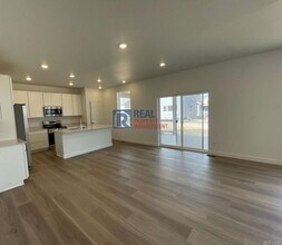 5525 Wisteria Ave in Longmont, CO - Building Photo - Building Photo