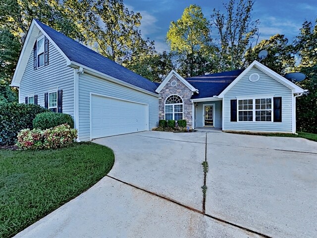 5147 Scenic View Rd in Flowery Branch, GA - Building Photo