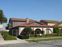 4441 Green Ave in Los Alamitos, CA - Foto de edificio - Building Photo