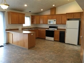 2318-2320 SW 29th St in Redmond, OR - Building Photo - Building Photo