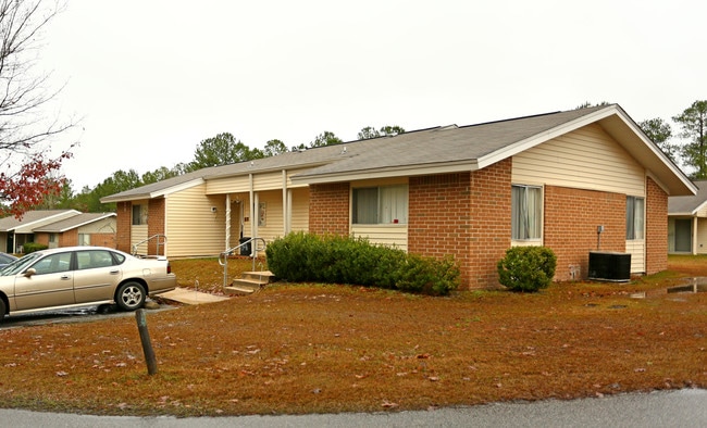River Junction Apartments in Chattahoochee, FL - Foto de edificio - Building Photo