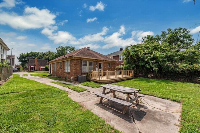 property at 2611 Rosewood St