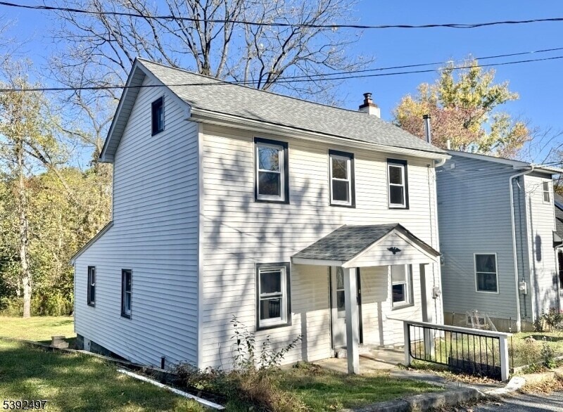 5 Orams Ln in Oxford, NJ - Building Photo