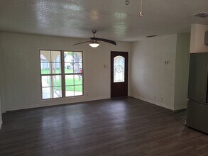 4406 Desert View Dr in San Antonio, TX - Building Photo - Building Photo