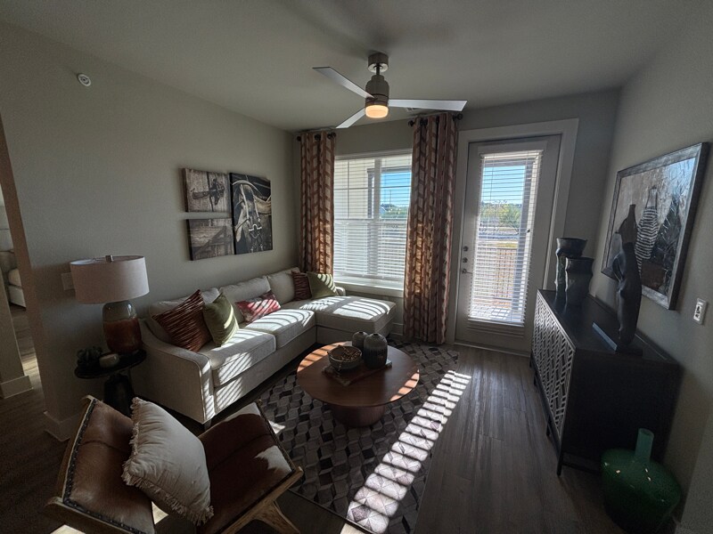 425 El Rio St in San Marcos, TX - Building Photo