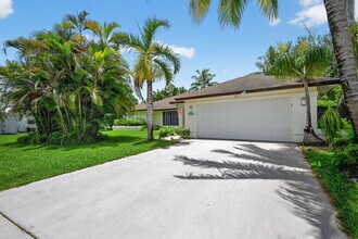 2700 Yarmouth Dr in Wellington, FL - Building Photo - Building Photo