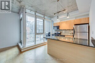 38 Niagara St in Toronto, ON - Building Photo