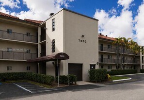 7900 NW 50th St in Lauderhill, FL - Building Photo