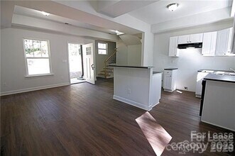 7924 E Lane Dr in Charlotte, NC - Foto de edificio - Building Photo