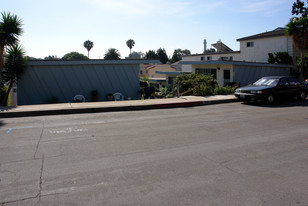 126-130 Loma Vista St in El Segundo, CA - Building Photo