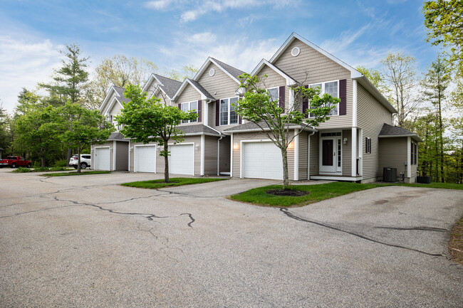 Sewall Farm Townhomes in Newmarket, NH - Building Photo - Primary Photo