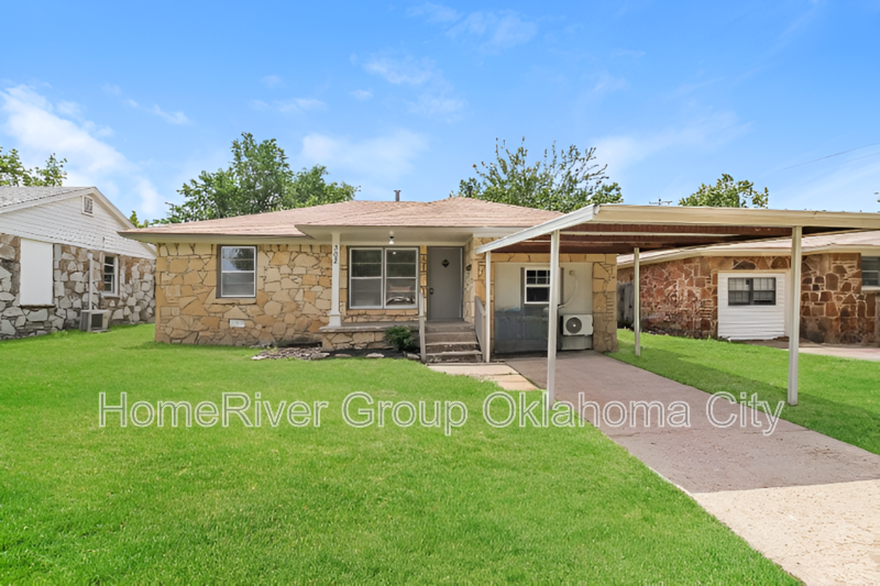 302 E Coe Dr in Midwest City, OK - Building Photo