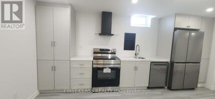 1140 Stuffles Cres in Newmarket, ON - Building Photo - Building Photo