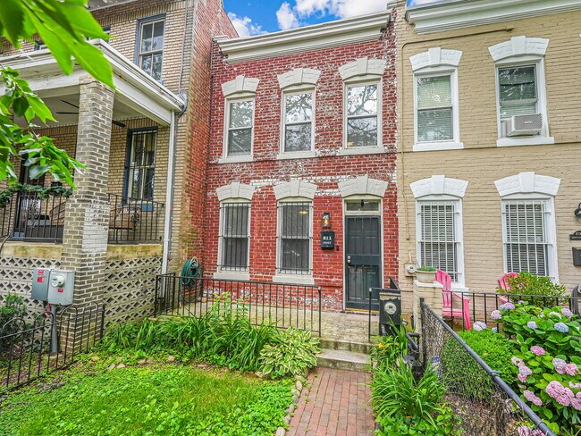 811 Kentucky Ave SE in Washington, DC - Building Photo - Building Photo