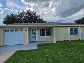 294 Valencia Ave in Kissimmee, FL - Building Photo