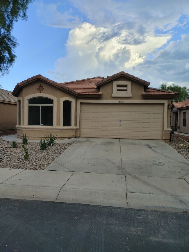 42009 W Sunland Dr Rentals in Maricopa, AZ
