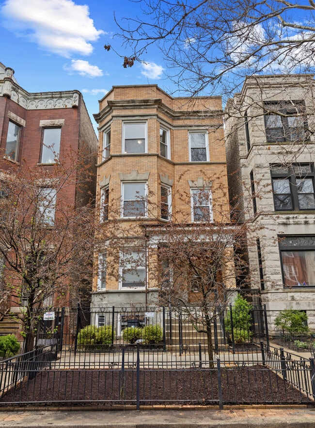 property at 915 W Newport Ave