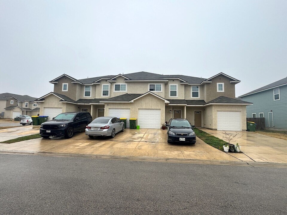 16922 Dancing Ava in Selma, TX - Building Photo