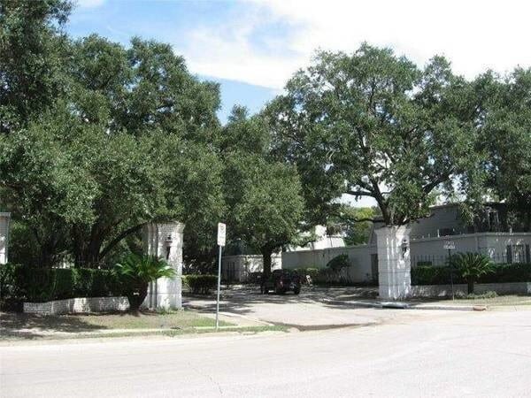 property at 9031 Rue Cambon St