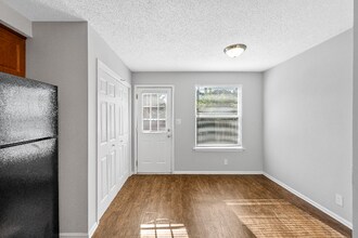 813 Golf View Pl in Clarksville, TN - Foto de edificio - Building Photo