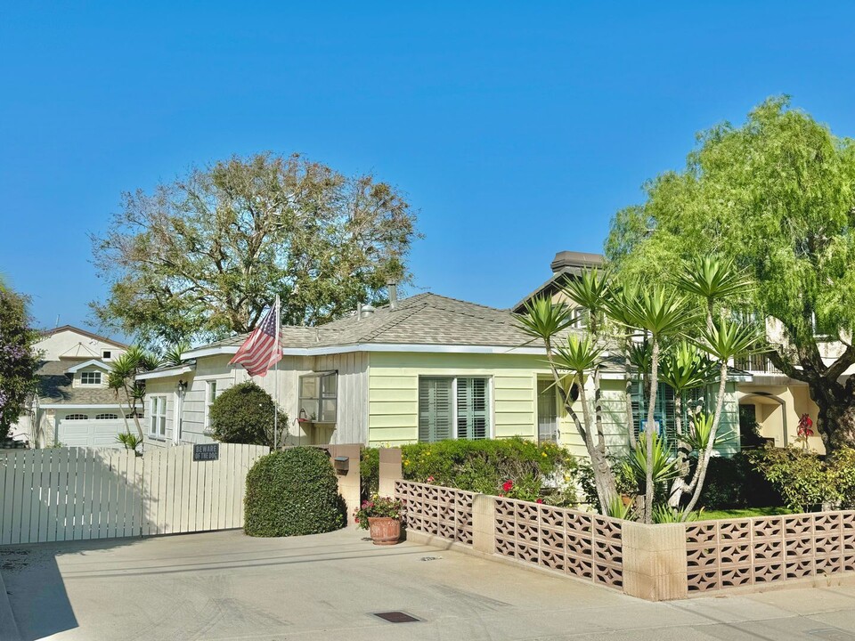 1909 Speyer Ln in Redondo Beach, CA - Building Photo