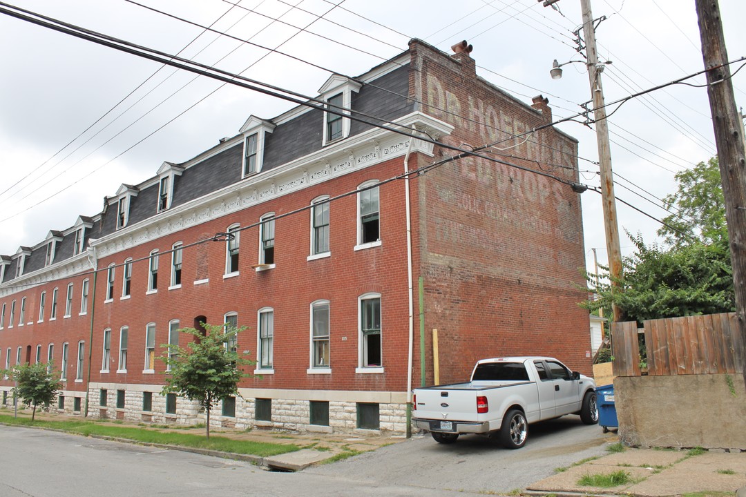 2015 S 9th St in St. Louis, MO - Foto de edificio