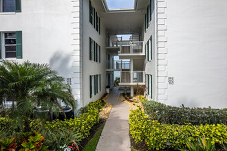 Vanderbilt Club in Naples, FL - Building Photo - Building Photo